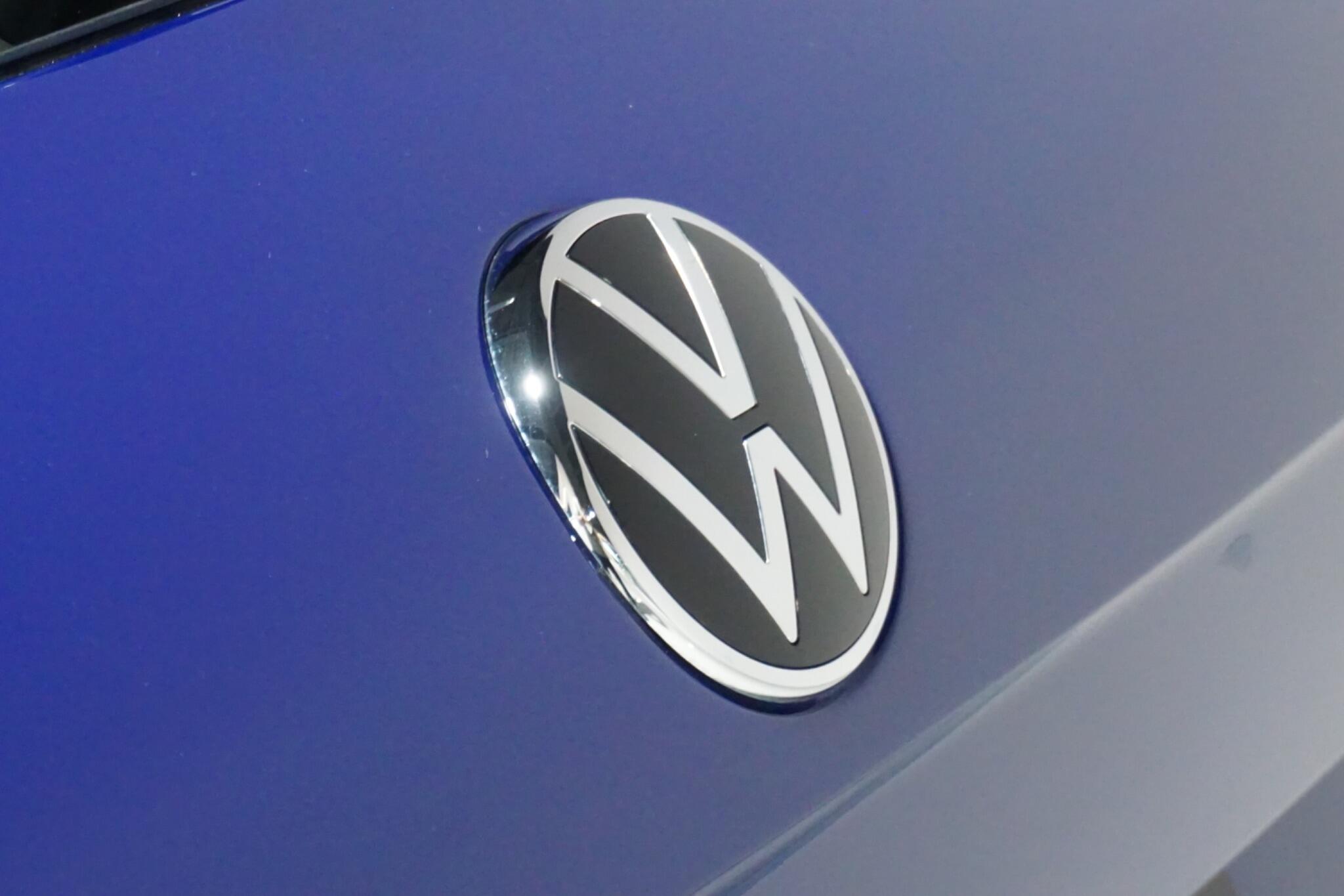 Volkswagen Touareg 3.0 V6 TSI eHybrid 14.3kWh R SUV 5dr Petrol Plug-in Hybrid Tiptronic 4Motion Euro 6 (s/s) (462 ps)